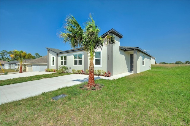 view of front of home featuring a front lawn