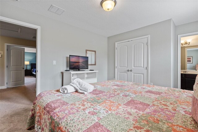 4204 Oakview Dr, Davenport, FL 33837 - carpeted bedroom featuring a closet and baseboards