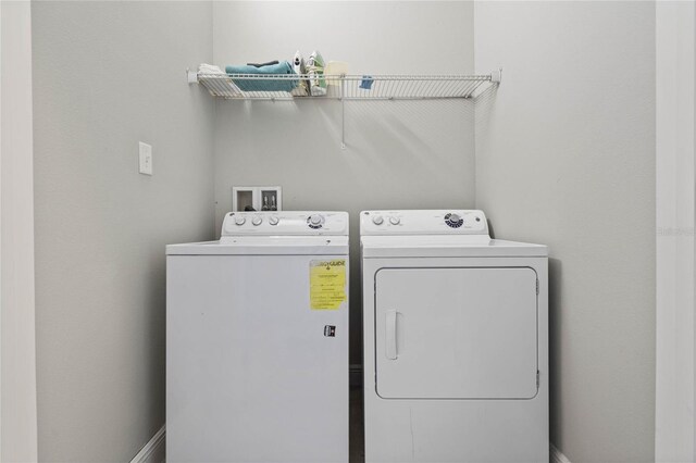 4204 Oakview Dr, Davenport, FL 33837 - laundry area featuring separate washer and dryer