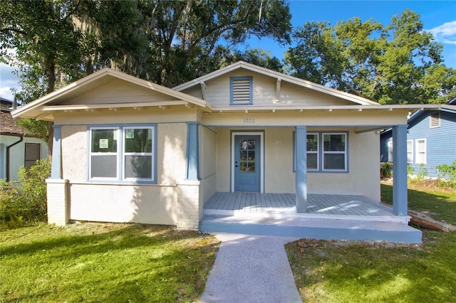1020 W Line St, Leesburg, FL 34748 - bungalow with covered porch, a front yard, and stucco siding