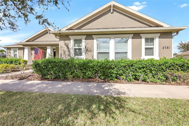 view of front facade with a front lawn