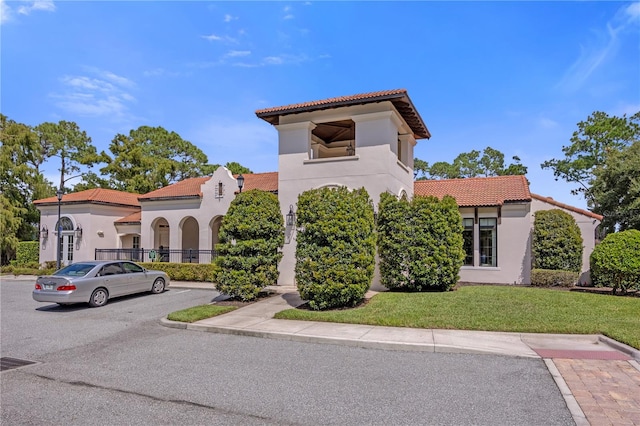 view of front of house with a front yard