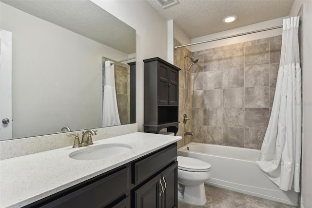 full bathroom featuring toilet, vanity, shower / bath combo with shower curtain, and a textured ceiling