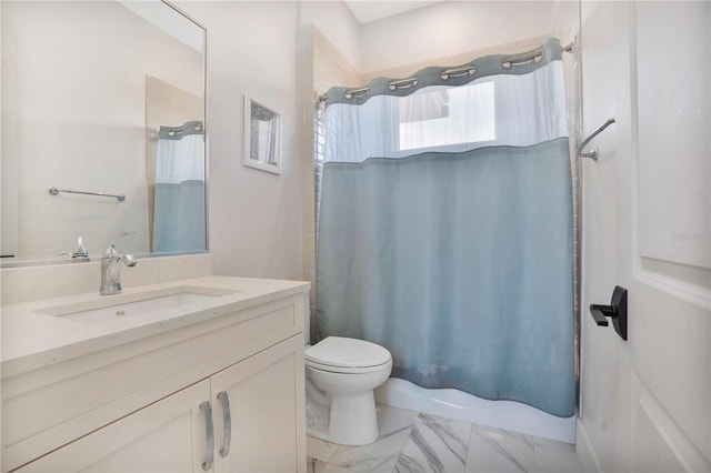 full bathroom featuring shower / tub combo with curtain, vanity, and toilet