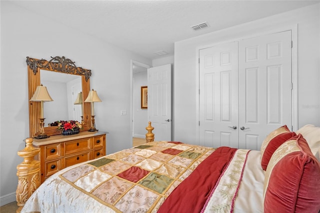 bedroom featuring a textured ceiling and a closet