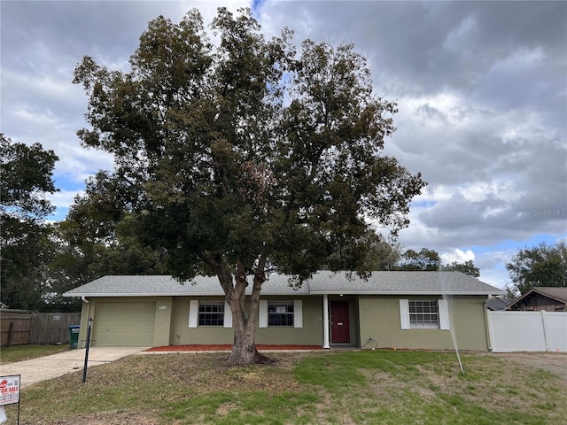 view of front of home featuring a garage and a front yard