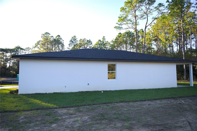 view of side of property featuring a yard