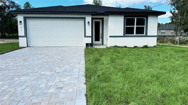 view of front of house featuring a front yard and a garage