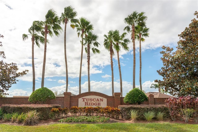 view of community / neighborhood sign