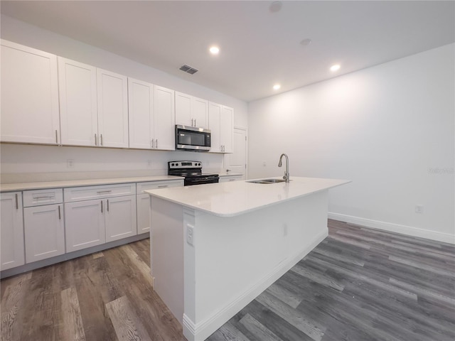 kitchen with white cabinets, a kitchen island with sink, dark hardwood / wood-style floors, sink, and stainless steel appliances