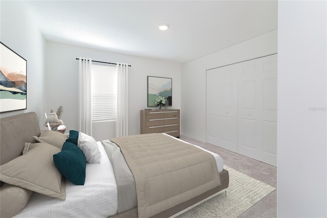 bedroom featuring carpet flooring and a closet