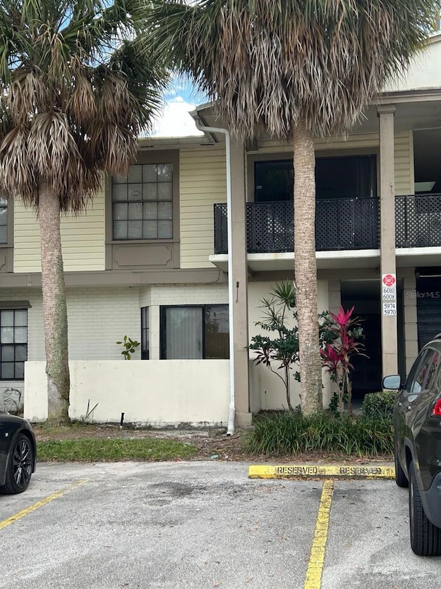 6008 Village Cir Unit Ge, Orlando, FL 32822 - view of property featuring uncovered parking