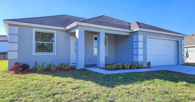 view of front of home featuring a garage and a front yard