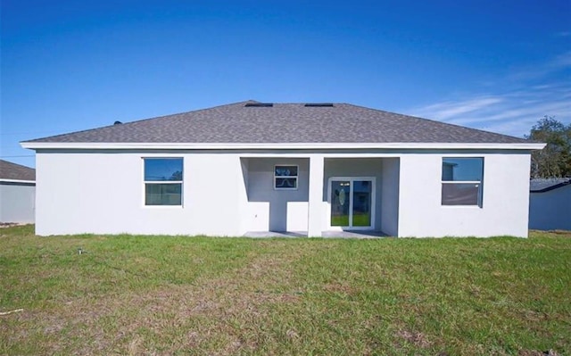 back of house featuring a lawn