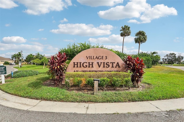 community sign featuring a yard