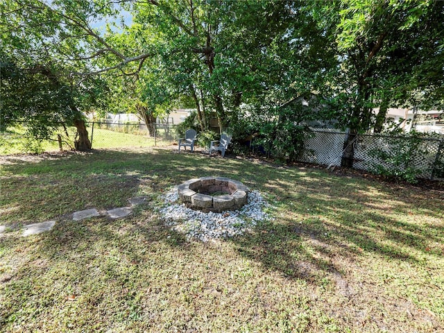 view of yard featuring a fire pit