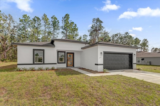 view of front of property featuring a front lawn and a garage