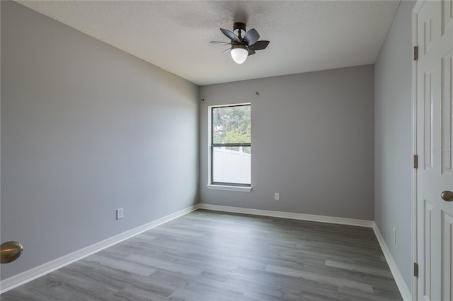 unfurnished room featuring a textured ceiling, light hardwood / wood-style flooring, and ceiling fan