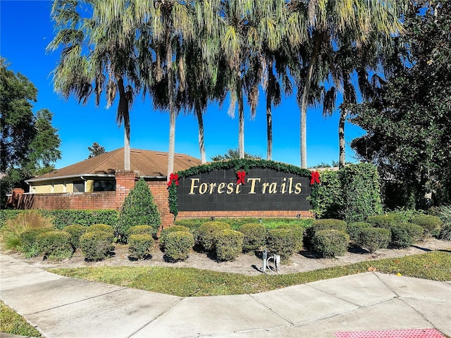 view of community / neighborhood sign