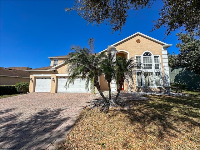 view of front facade featuring a garage