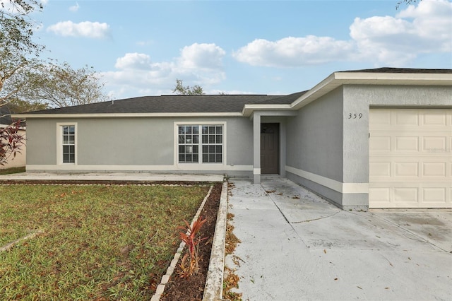 view of front of house featuring a front yard and a garage