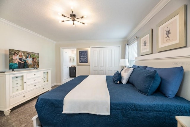 carpeted bedroom with ensuite bathroom, crown molding, and a closet