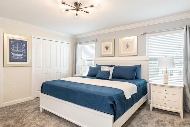 bedroom with a closet, light carpet, ornamental molding, and a notable chandelier