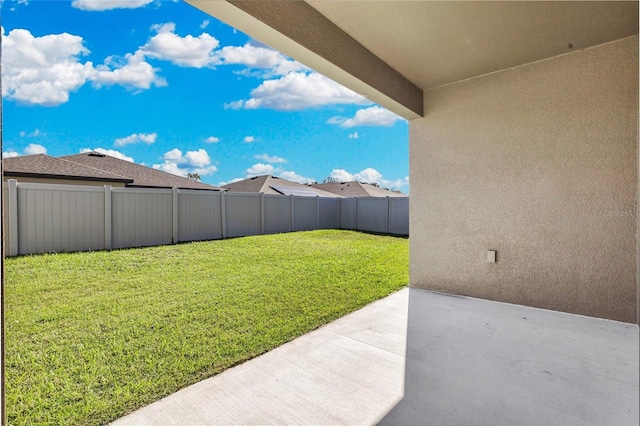 view of yard featuring a patio area