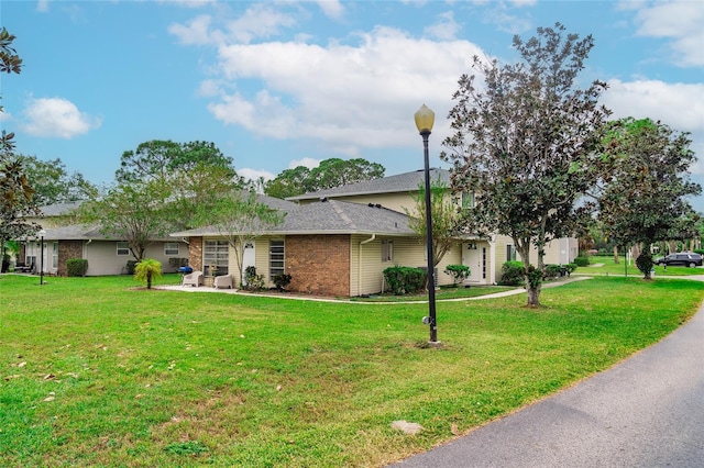 ranch-style home featuring a front lawn