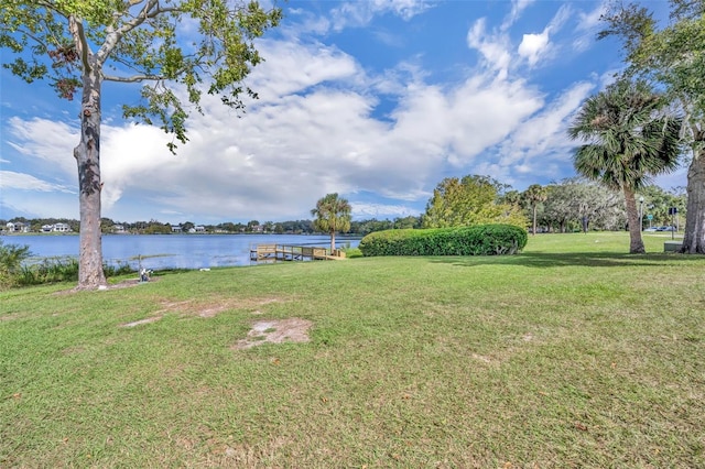 view of yard featuring a water view