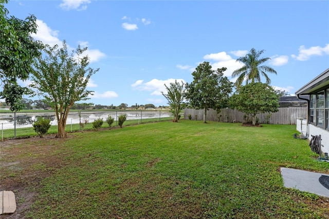 view of yard featuring a water view