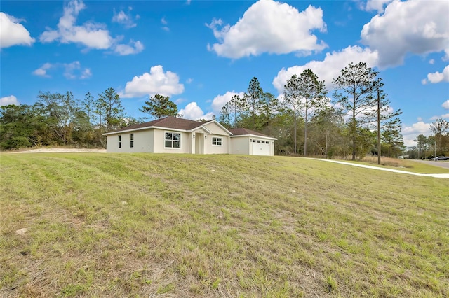 ranch-style home featuring a front lawn and a garage