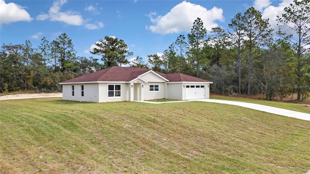 view of front of home featuring a front lawn and a garage