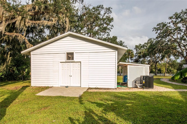 view of outbuilding with a yard