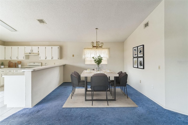 carpeted dining room with lofted ceiling, a textured ceiling, and an inviting chandelier