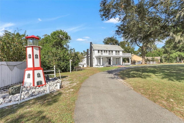 view of front facade featuring a front lawn and a porch