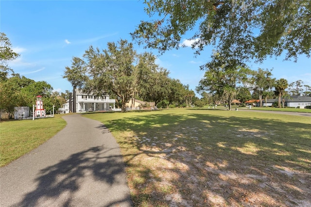 view of property's community featuring a yard