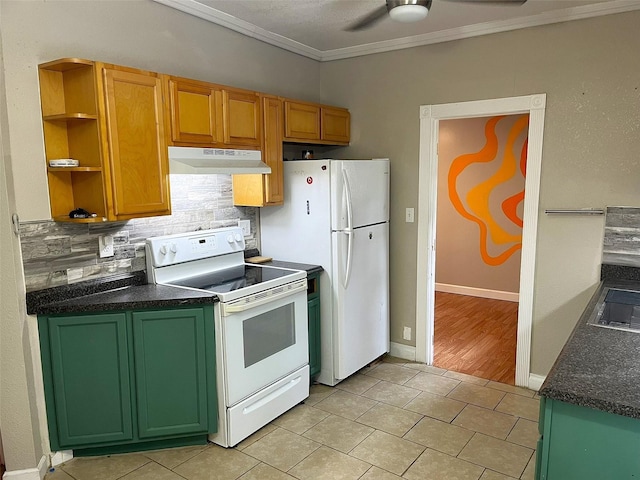 kitchen with crown molding, light wood-type flooring, backsplash, white appliances, and ceiling fan