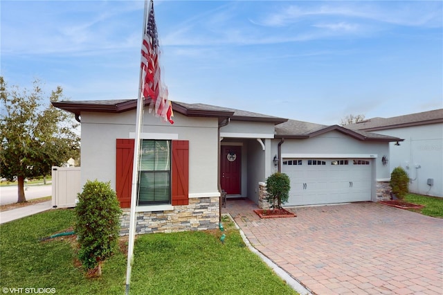 view of front facade featuring a garage and a front lawn