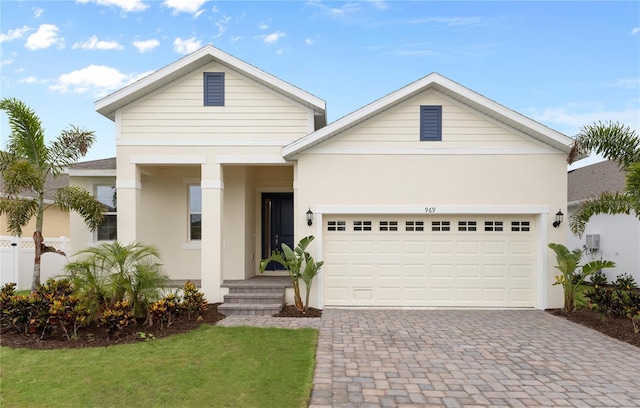 view of front of house featuring a garage and a front yard