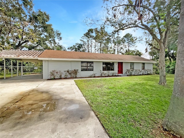 single story home with a front lawn