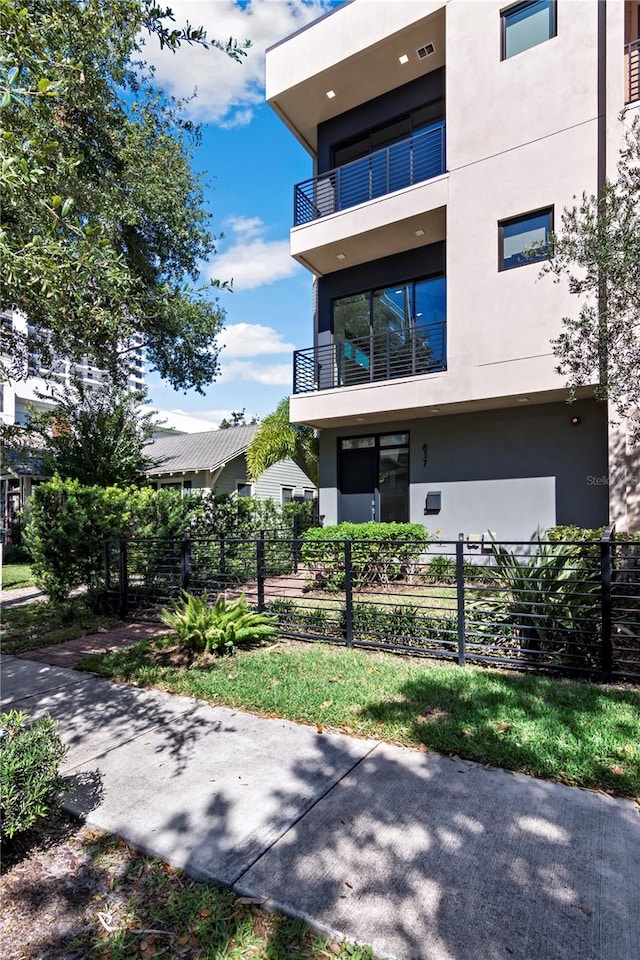 view of front of house with a balcony