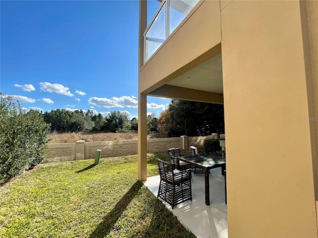 view of yard with a patio area