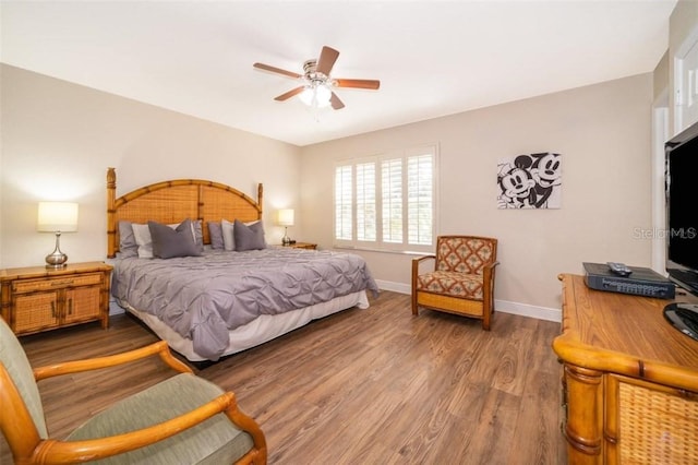 3520 Calabria Ave Unit 3520, Davenport, FL 33897 - bedroom featuring wood finished floors, baseboards, and a ceiling fan