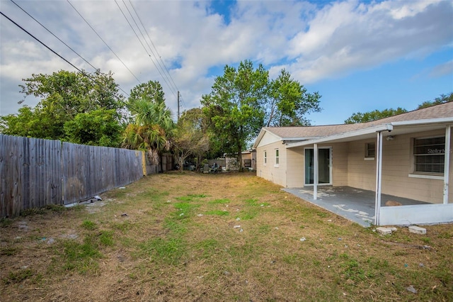 view of yard featuring a patio area