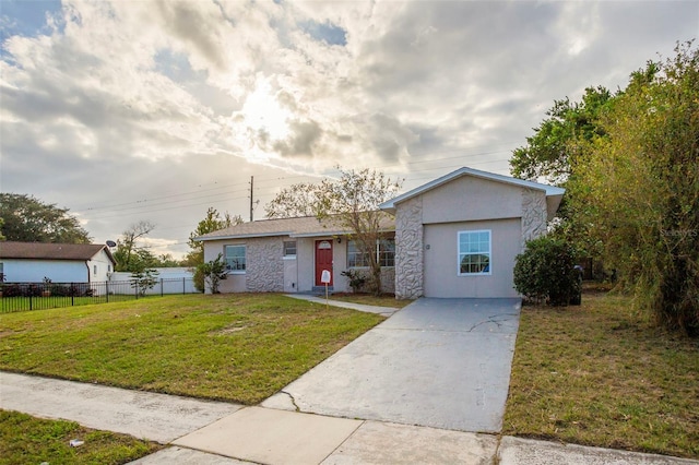 single story home with a front lawn