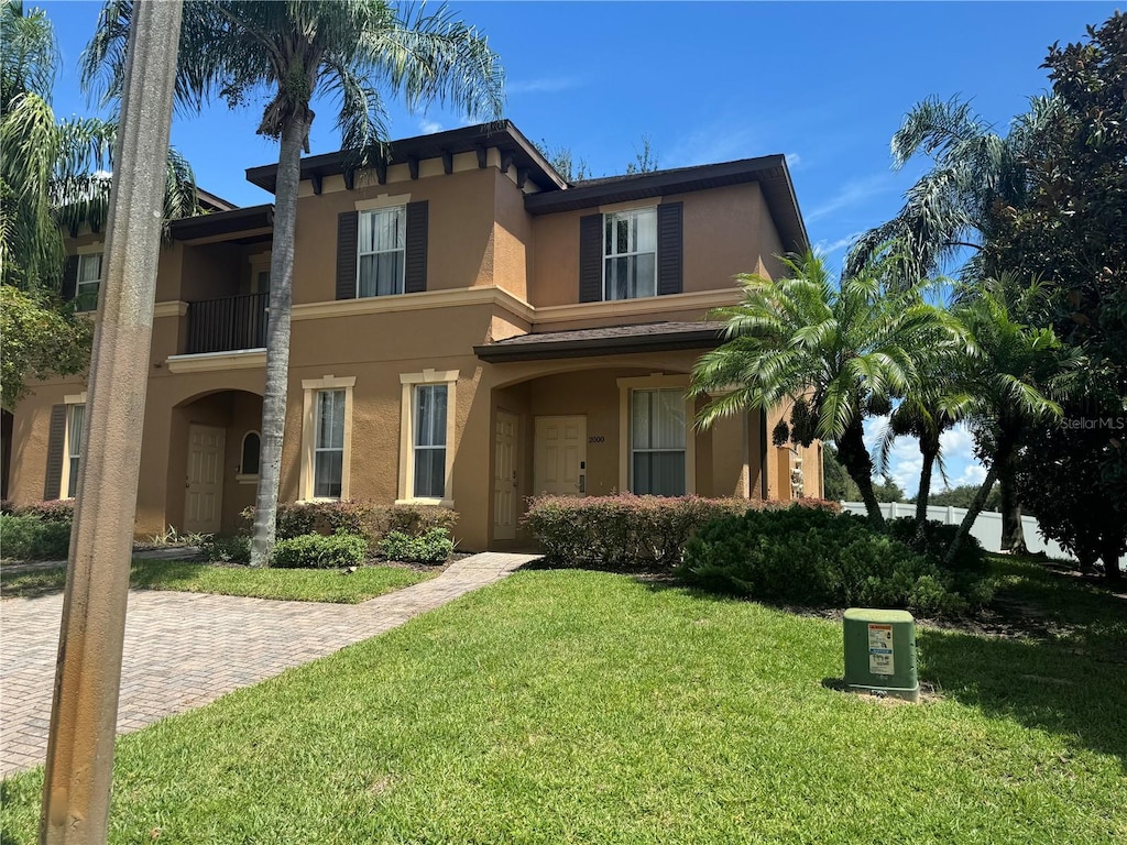 view of front facade with a front yard