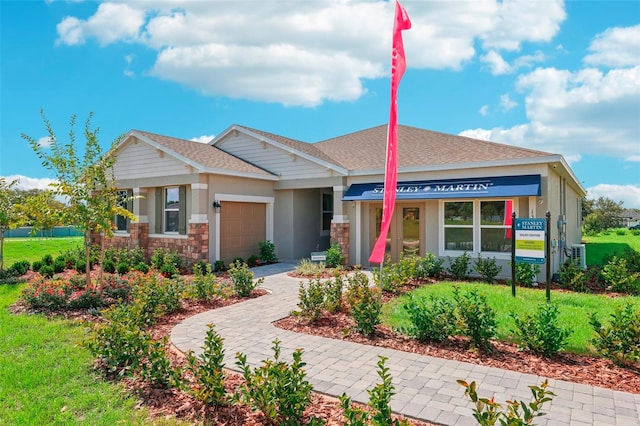 view of front facade featuring a garage and a front yard