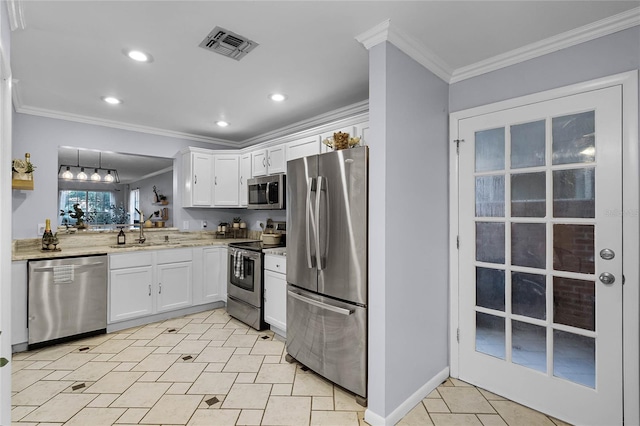 kitchen with stainless steel appliances, kitchen peninsula, sink, crown molding, and white cabinetry