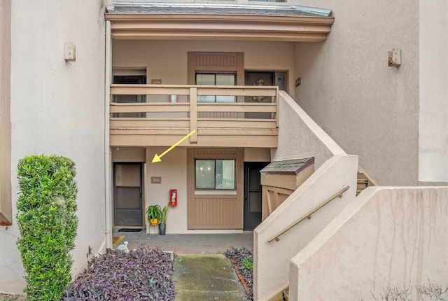 property entrance with a balcony